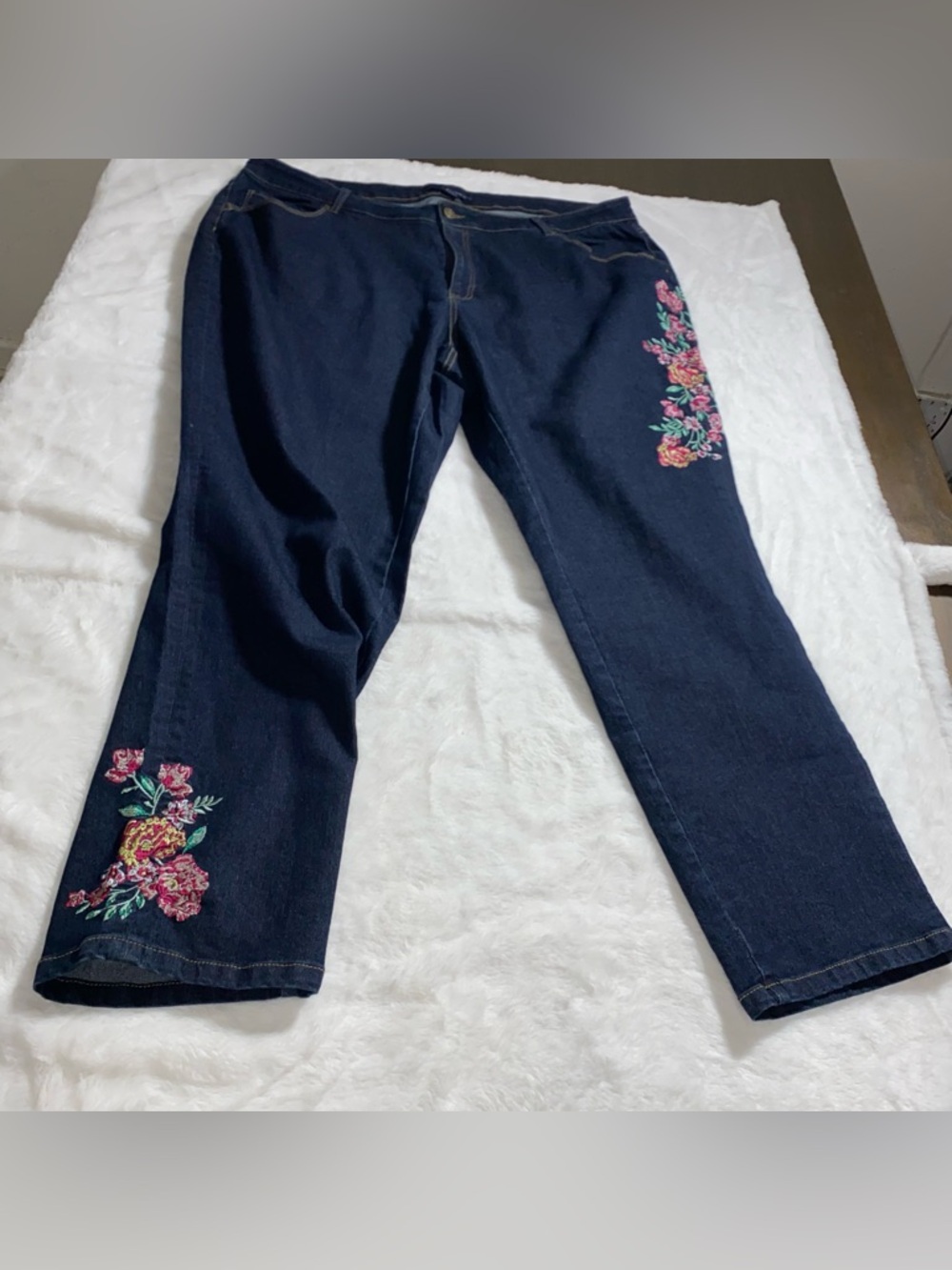 Denim 24/7 Jeans Women 22W Unique Floral Embroidered Jeans Dark Blue Stretch